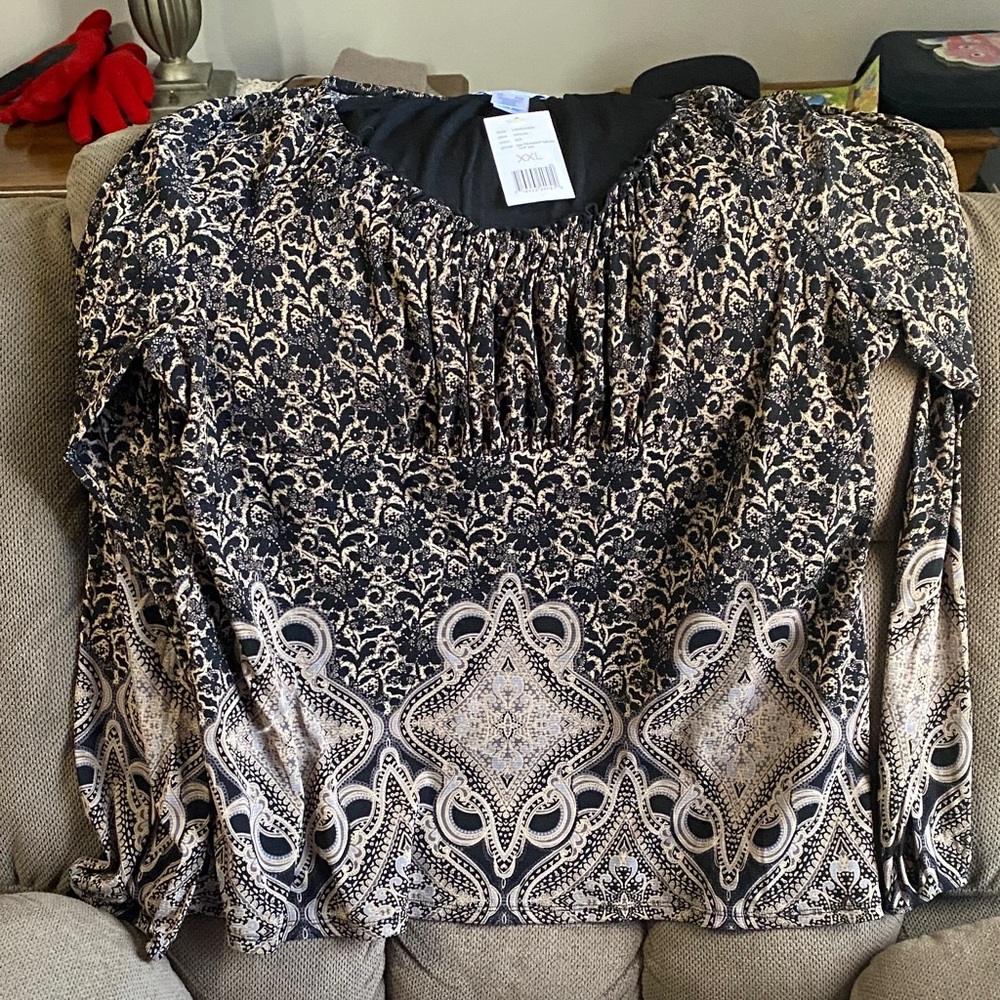 Chic Black and Cream Patterned Blouse